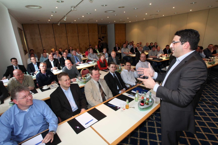 Rund fünfzig Winkhaus Partner verfolgten dem Vortrag von Daniel Grill zum...