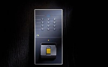 Zutrittsleser mit RFID-Leseverfahren Mifare Desfire EV1 und Legic advant