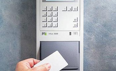 Kompaktterminal für Zeiterfassung, Zutrittskontrolle und Auftragserfassung