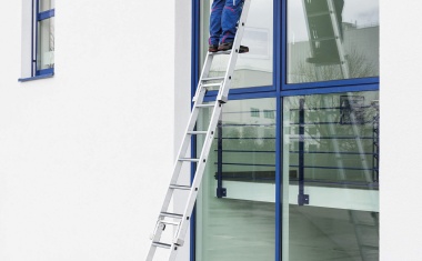 Günzburger Steigtechnik: Stufen statt Sprossen – sicherer Aufstieg nach neuen Regeln