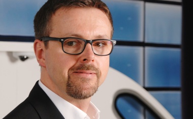 „Back on Track“-Programm: Axis unterstützt Partner