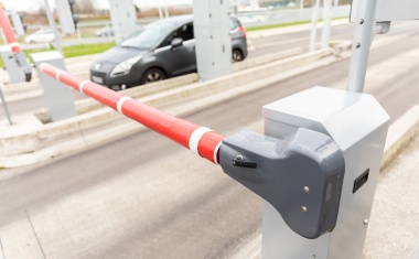 Automatic Systems: Swing-off-System für Mautschranken