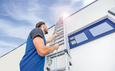 Munk Günzburger Steigtechnik: Seilzugleiter mit Stufen