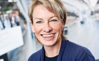 Bodil Sonesson von Axis erhält Auszeichnung Woman of the Year Award 2013