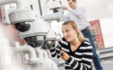 Axis: Business Tour durch 18 Städte in der DACH-Region