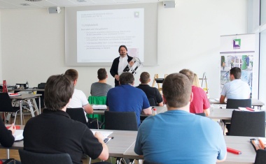 Günzburger Steigtechnik bildet „zur Prüfung befähigte Personen“ aus