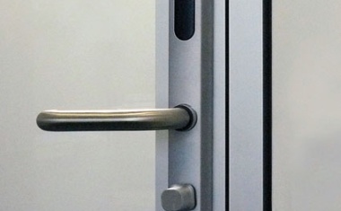 Sicherheitstechnik einzigartig mit patentiertem Universal-Türbeschlag