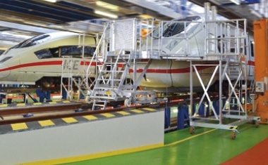 Steigtechnik: Wartung des ICE 3 mit modularen Arbeitsbühnen