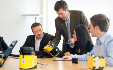 Weiterbildung zum Functional Safety Engineer mit Sick und TÜV Rheinland