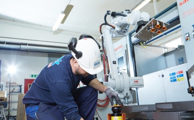 Sicherheitslösung für einen mobil einsetzbaren Schwerlastroboter