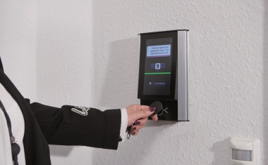 Zeiterfassungsterminal mit Masterleser-Funktion und SAP-Schnittstelle