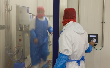 Hygiene first! Lebensmittelproduktion: Zutrittssteuerung mit Raumzonenkontrolle, Zeiterfassung und Hygieneschulungen