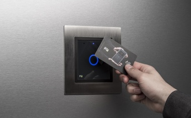 PCS: Intelligente Zielwahlsteuerung im Aufzug mittels RFID-Karte