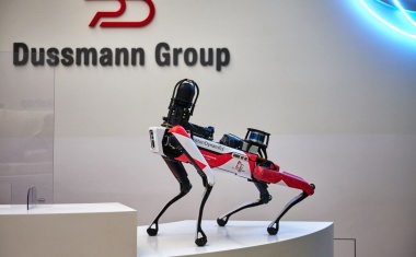 Mensch und Security-Roboter: Sicherheitsdienst von morgen?