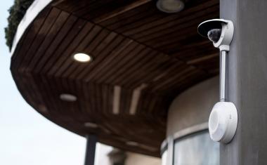 Axis: Licht und Ton in einem Gerät