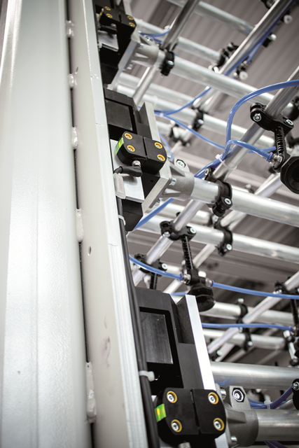 Durch die nach EN ISO 14119 „hohe Codierung“ kann mit Safix nicht nur die...