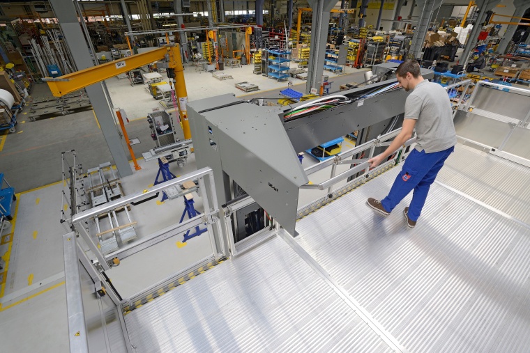 Das für die Montage der Kärcher-Portalwaschanlage benötigte Material und...