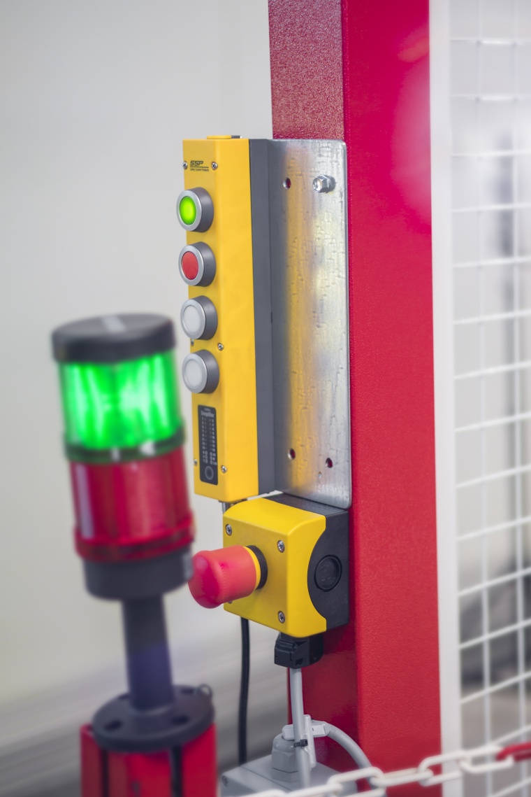 Verbautes Wireless-Gerät an der Abgabe Station mit externem Not-Halt