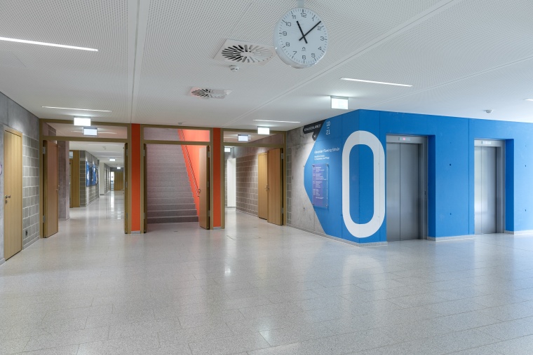 Im beruflichen Schulzentrum Stuttgart sichert Cliq im Rahmen einer umfassenden...