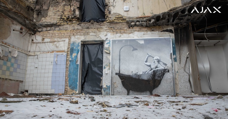 Die drahtlosen Sicherheitssysteme von Ajax wurden an vier Banksy-Gemälden in...