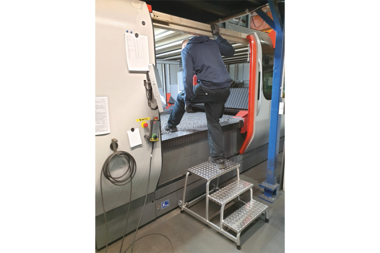 Der Maschinentritt besteht aus hochwertigem Aluminium und ist dadurch extrem...