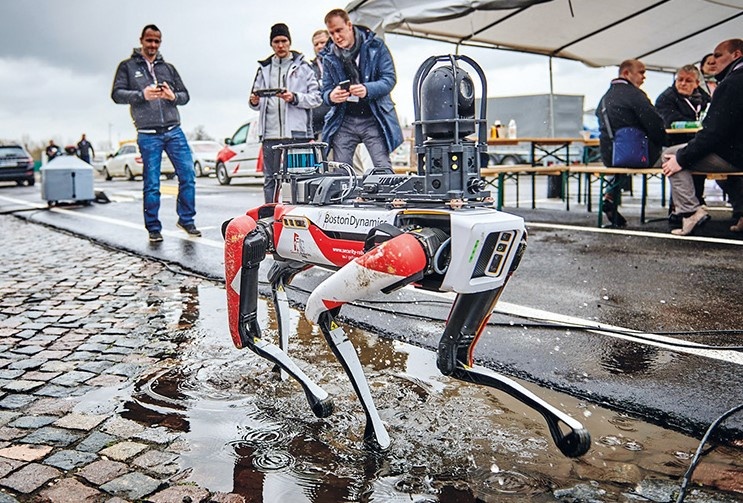 Testgelände der Berliner Firma Security Robotics: Sehen, was in Sachen...