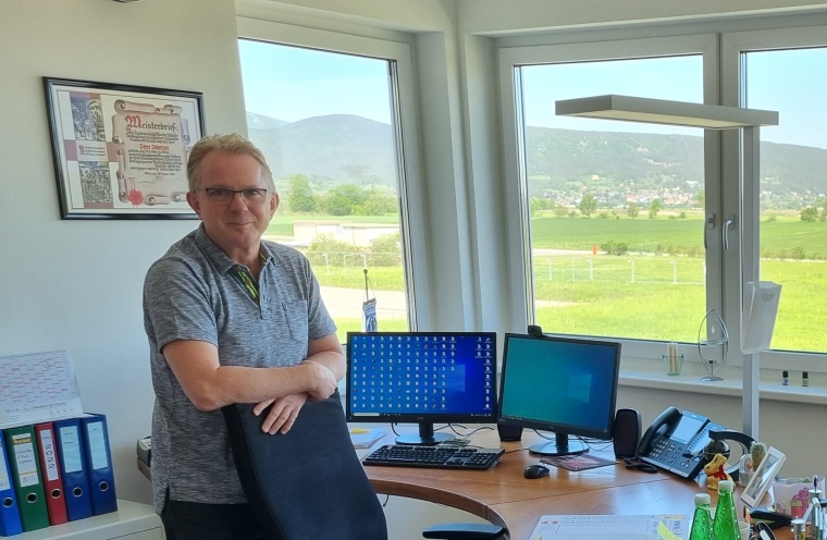 Peter Zehetner, Geschäftsführer der i-Alarmsysteme, hatte von seinem Büro...
