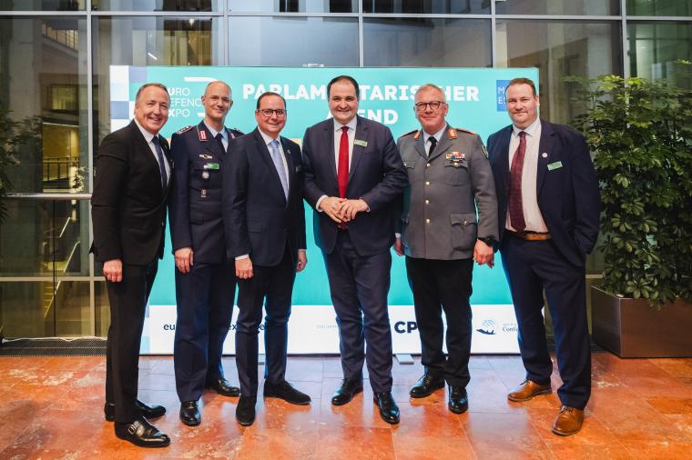 Parlamentarischer Abend mit Fokus auf europäischer Sicherheitsarchitektur.