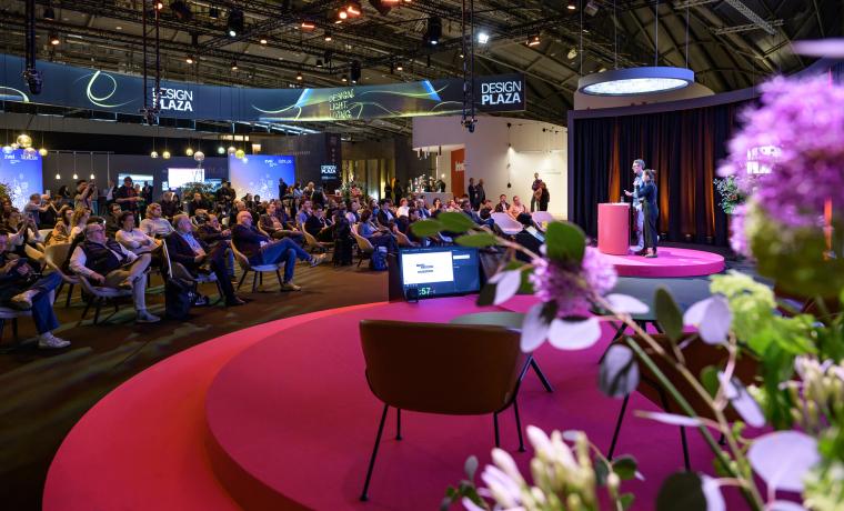 Im Lichtbereich ist die Design Plaza in Halle 3.1 zentraler Treffpunkt für...