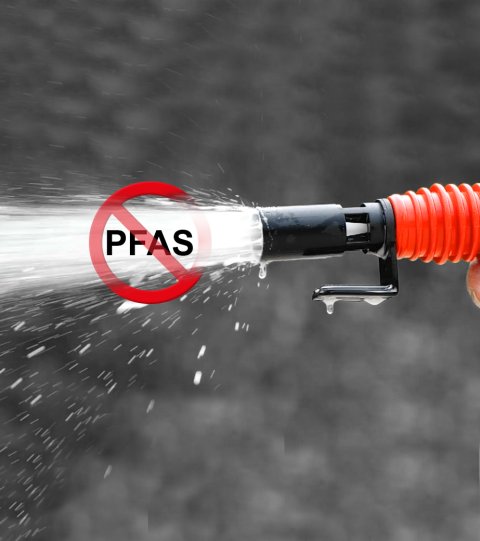 Verbotsschild mit Löschstrahl